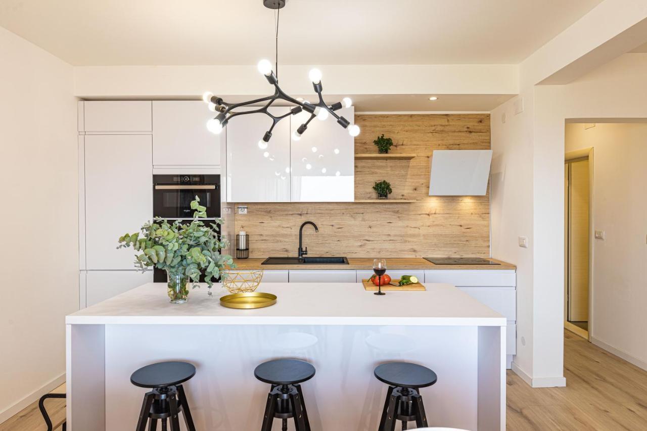 Apartmani Ana Kaštela Exteriör bild