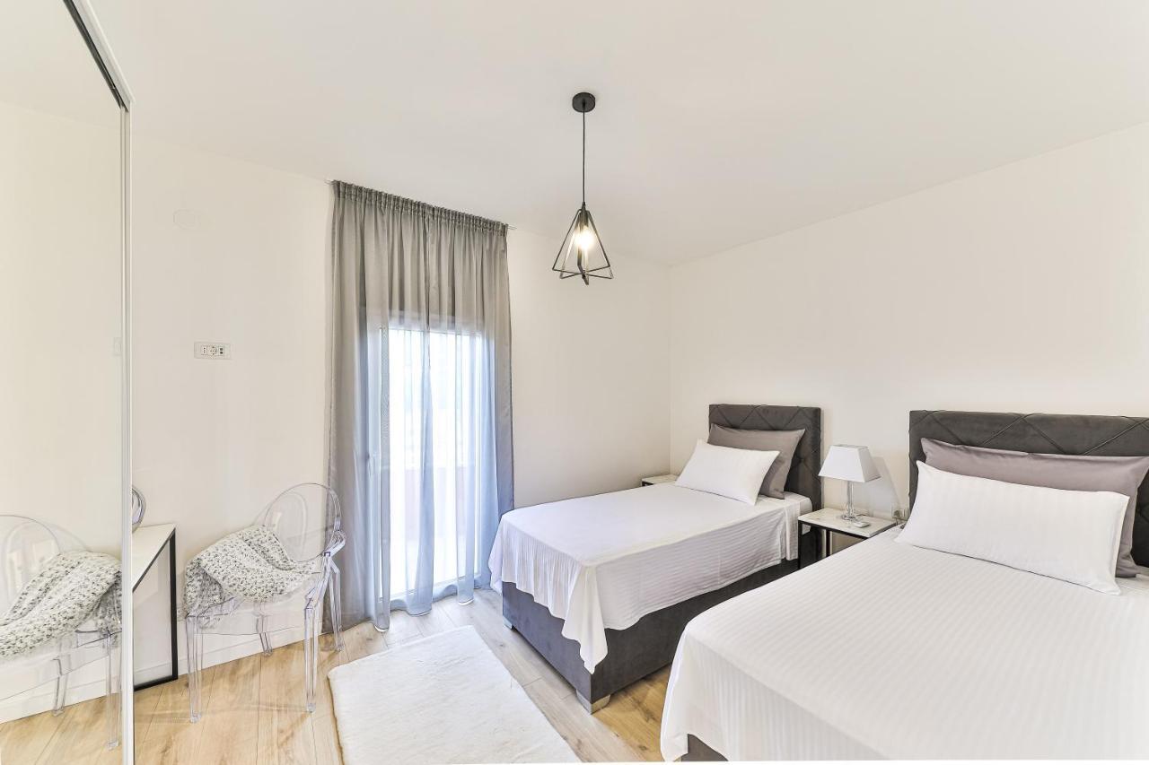 Apartmani Ana Kaštela Exteriör bild