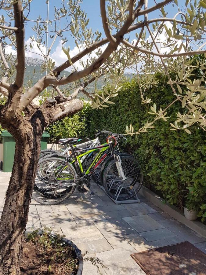 Apartmani Ana Kaštela Exteriör bild
