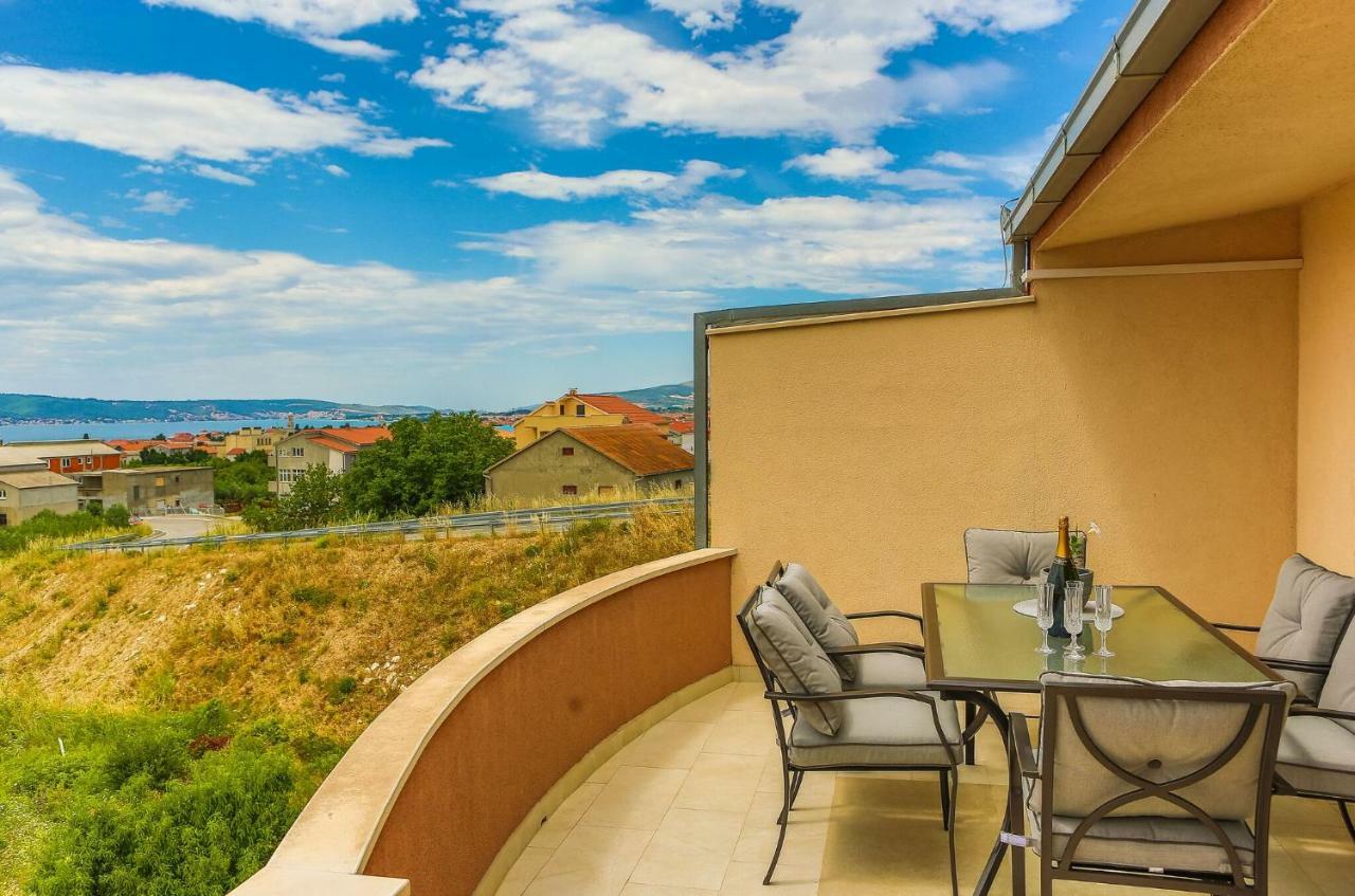 Apartmani Ana Kaštela Exteriör bild