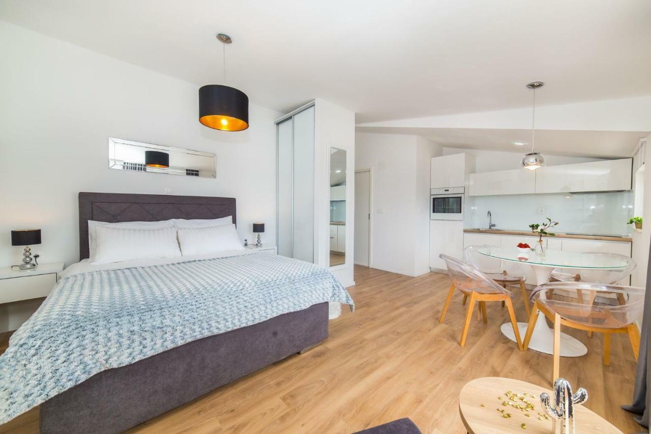 Apartmani Ana Kaštela Exteriör bild