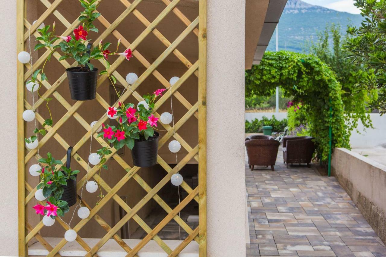 Apartmani Ana Kaštela Exteriör bild